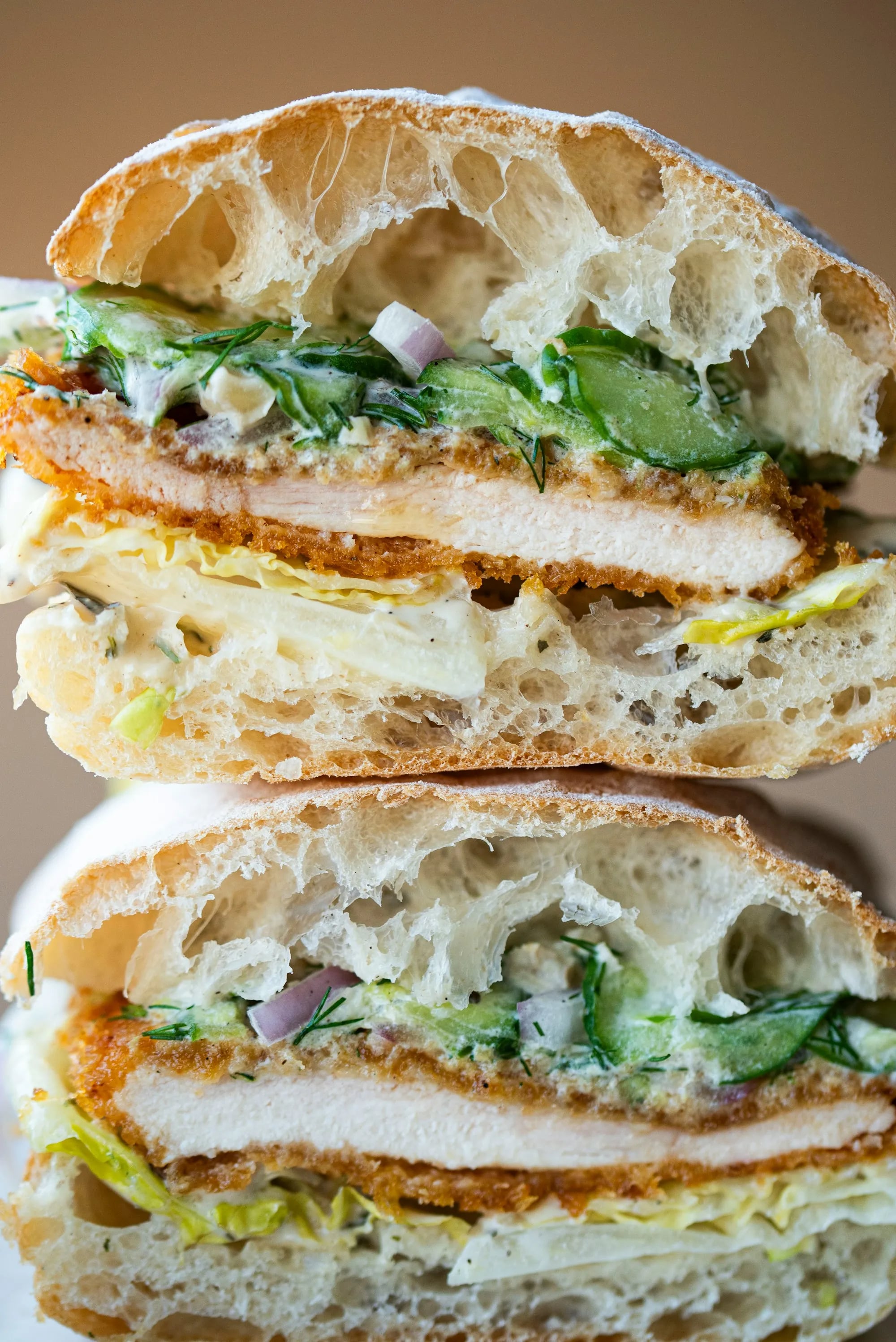 Sándwich de milanesa con lechuga
